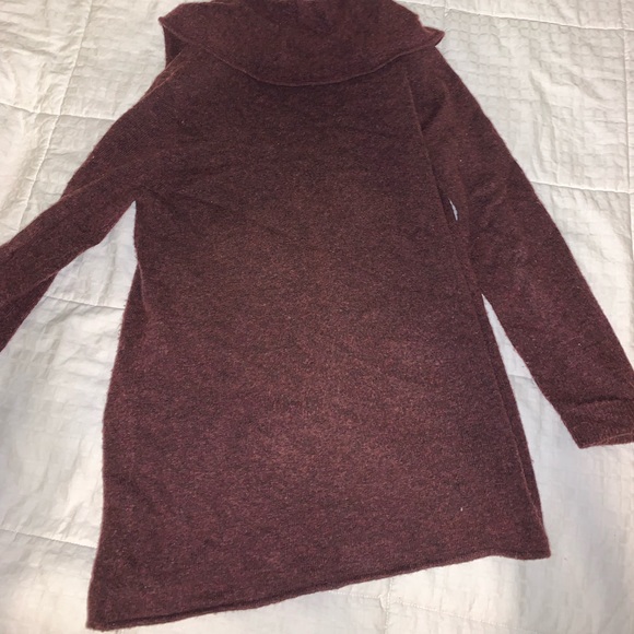 Maroon sweater - Picture 3 of 4
